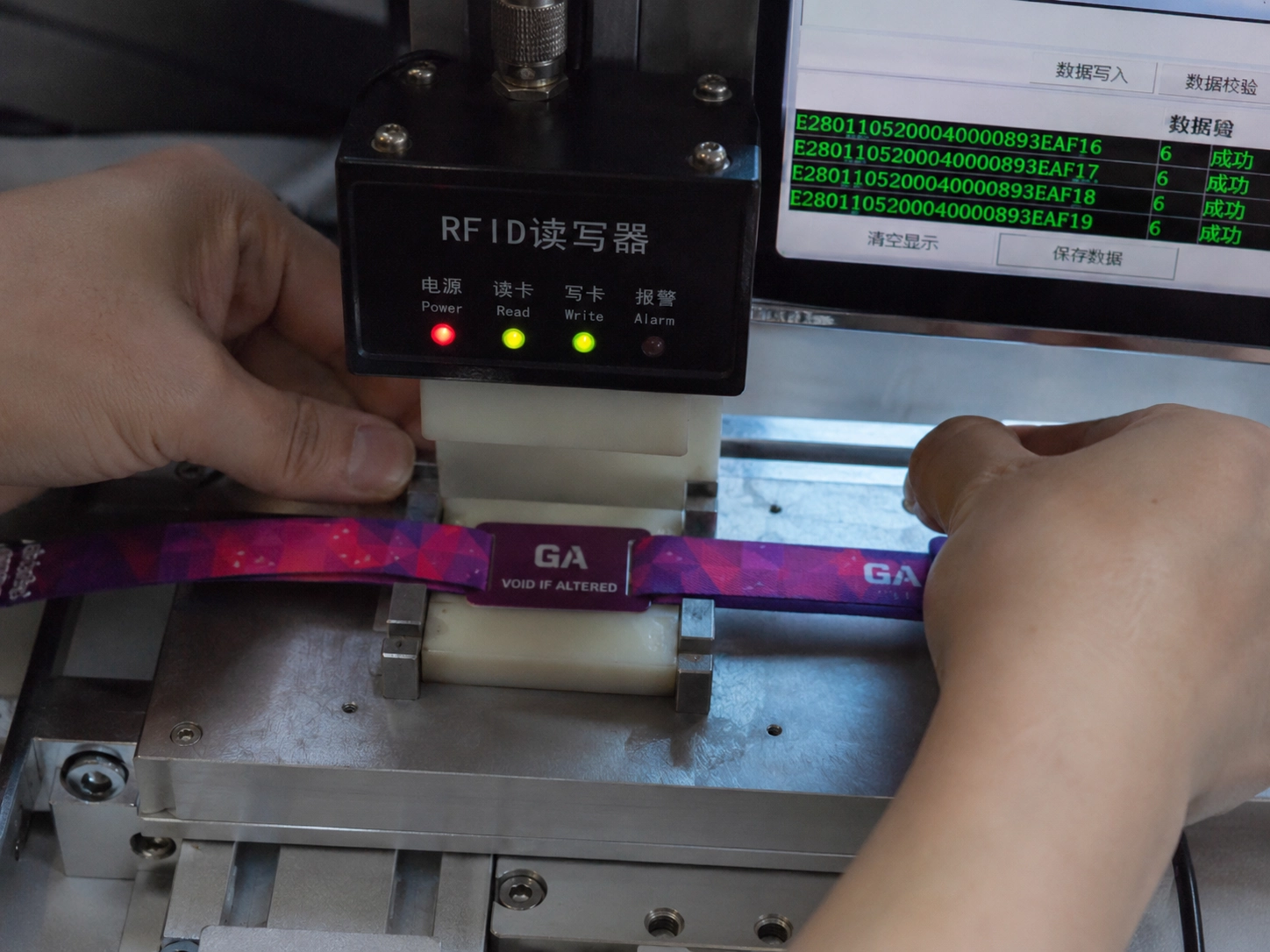 צמידי בד RFID: מדריך מקורות 2026 לאירועים, מקומות ללא מזומן ואתרי נופש